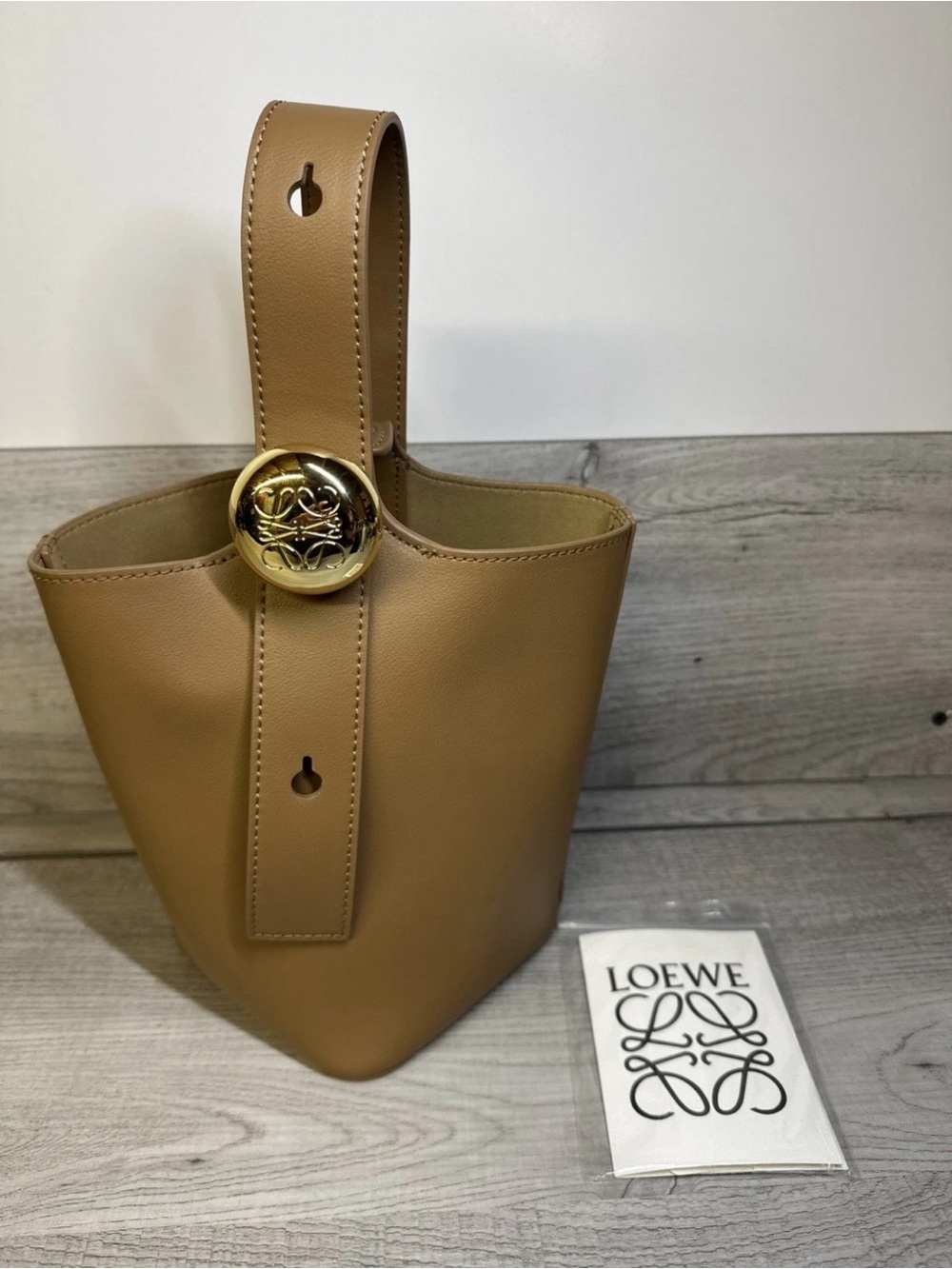 LOEWE Pebble Mini Oak Smooth Leather Bucket Bag Used Nice